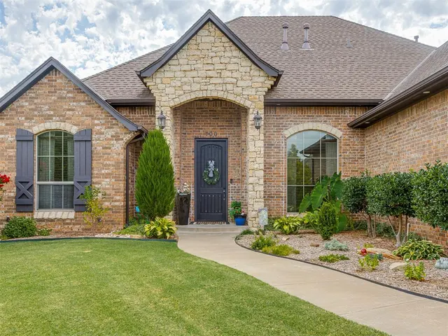 Photo 7 — 700 Newport Bridge Drive, Edmond, OK 73034