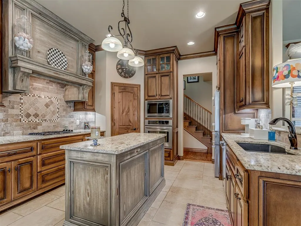 Photo 11 — 700 Newport Bridge Drive, Edmond, OK 73034