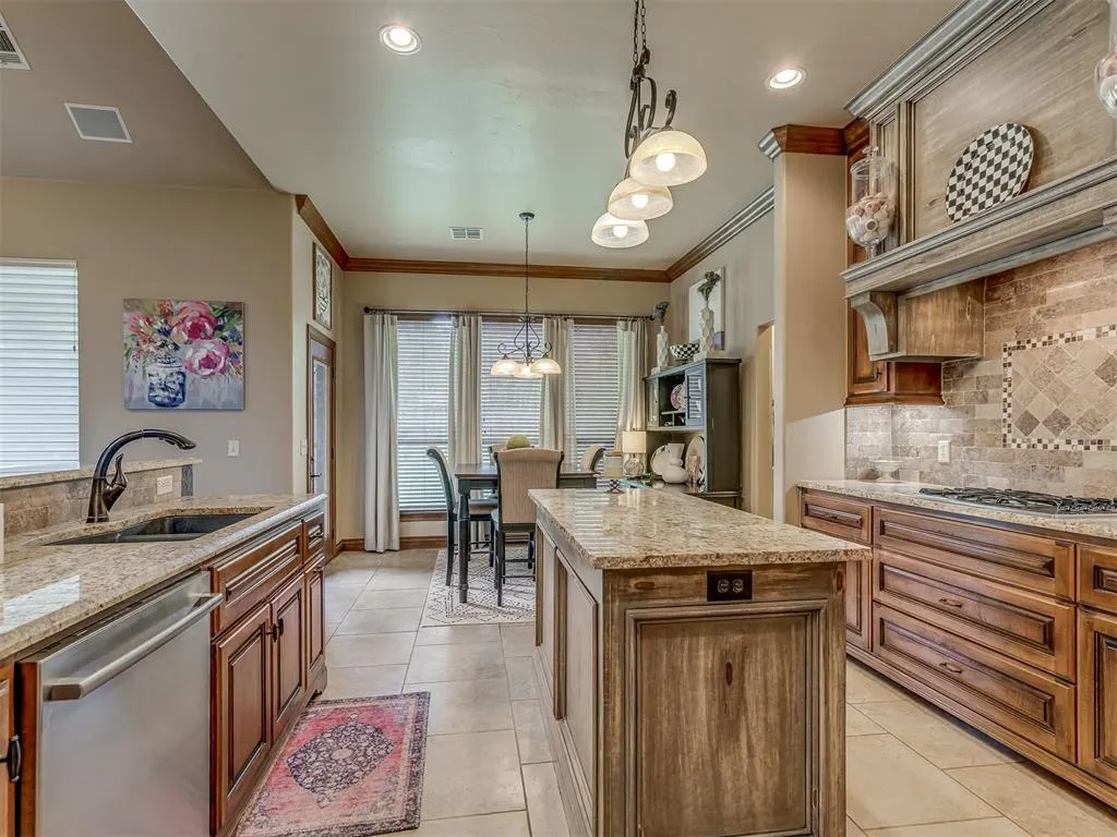 Photo 12 — 700 Newport Bridge Drive, Edmond, OK 73034