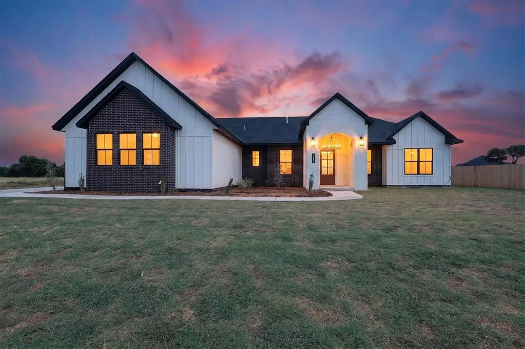 Front exterior — 2447 Wolf Creek Bend, Blanchard, OK 73010