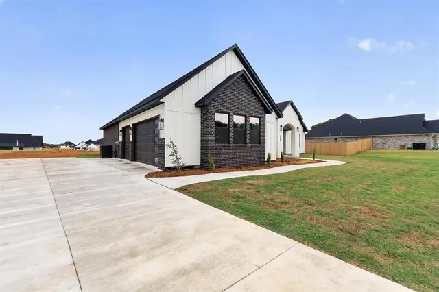 Photo 2 — 2447 Wolf Creek Bend, Blanchard, OK 73010