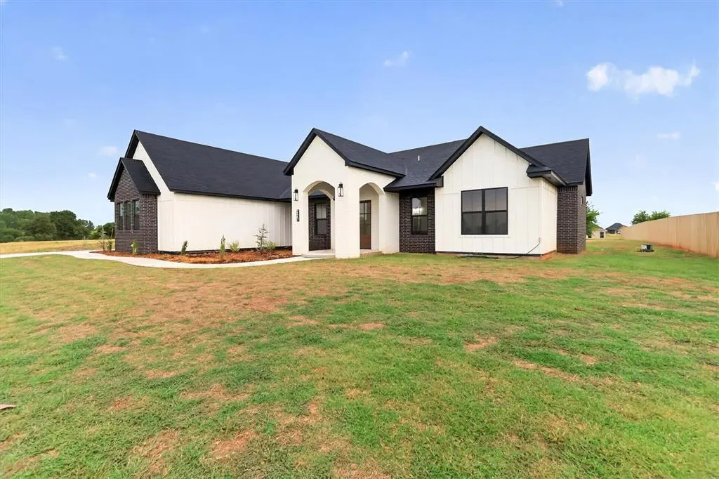 Photo 4 — 2447 Wolf Creek Bend, Blanchard, OK 73010