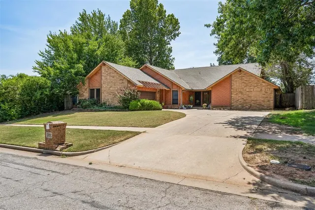Photo 2 — 2320 SW 125th Street, Oklahoma City, OK 73170