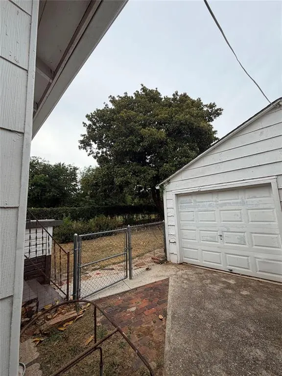 Photo 3 — 2421 SW 27th Street, Oklahoma City, OK 73108