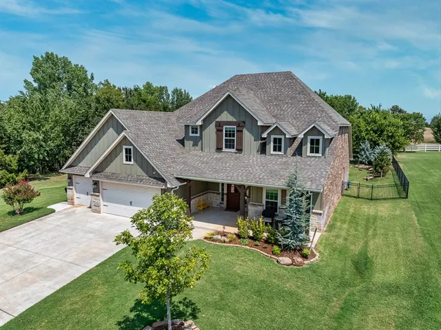 Photo 4 — 14584 Fox Lair Lane, Edmond, OK 73025