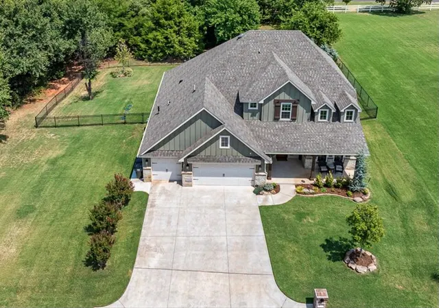 Photo 5 — 14584 Fox Lair Lane, Edmond, OK 73025