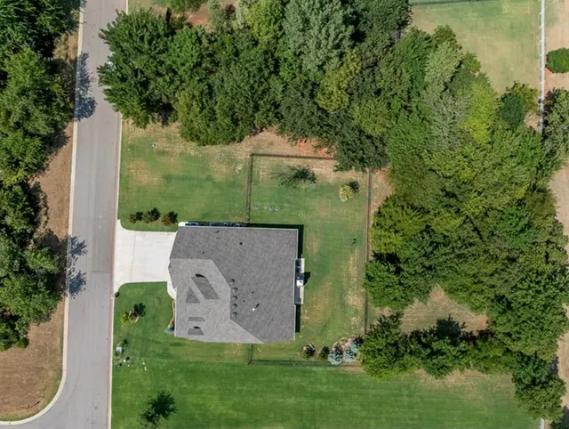 Photo 7 — 14584 Fox Lair Lane, Edmond, OK 73025