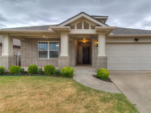 Photo 2 — 13232 SW 3rd Street, Yukon, OK 73099