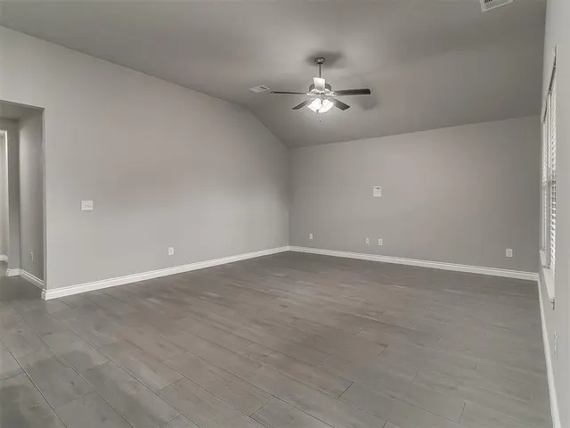 Photo 8 — 13232 SW 3rd Street, Yukon, OK 73099