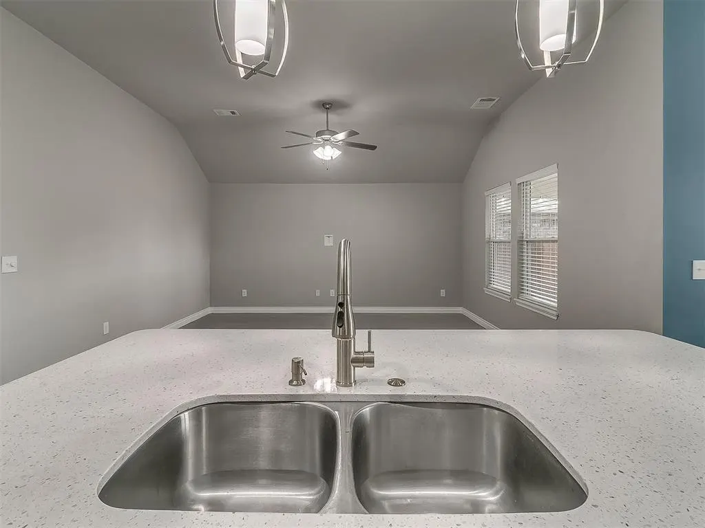 Photo 19 — 13232 SW 3rd Street, Yukon, OK 73099