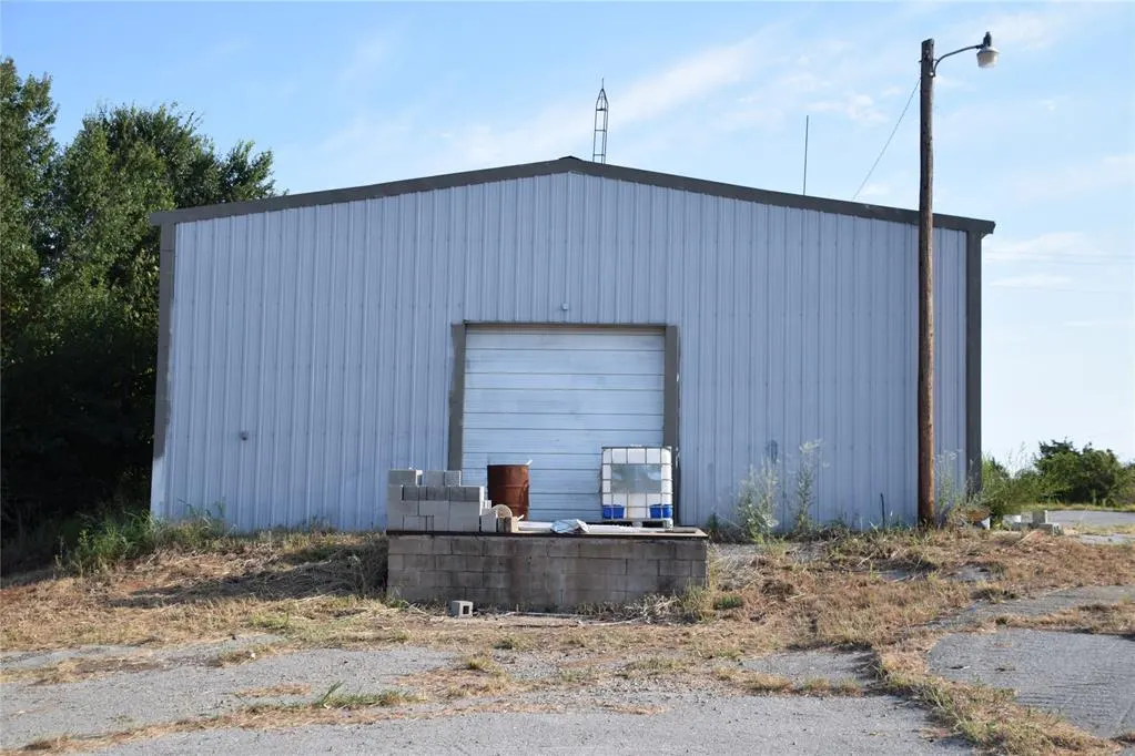Photo 3 — 19096 N Us Highway 281 Highway, Gracemont, OK 73042