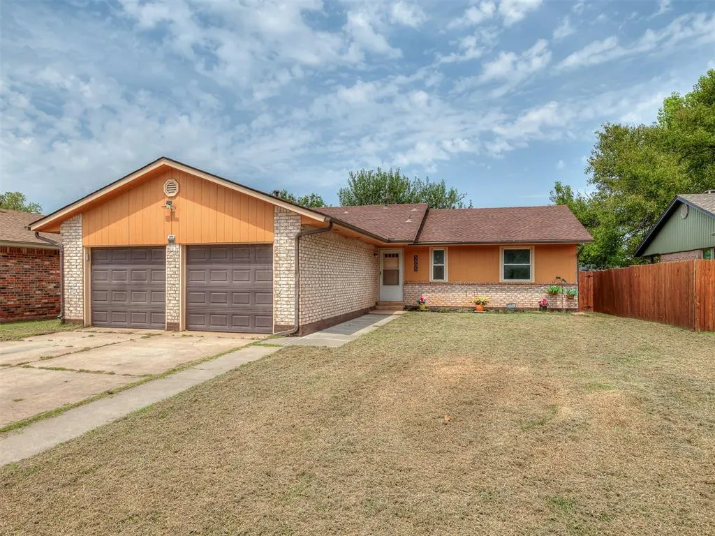 Front exterior — 3805 Oak Valley Road, Oklahoma City, OK 73135