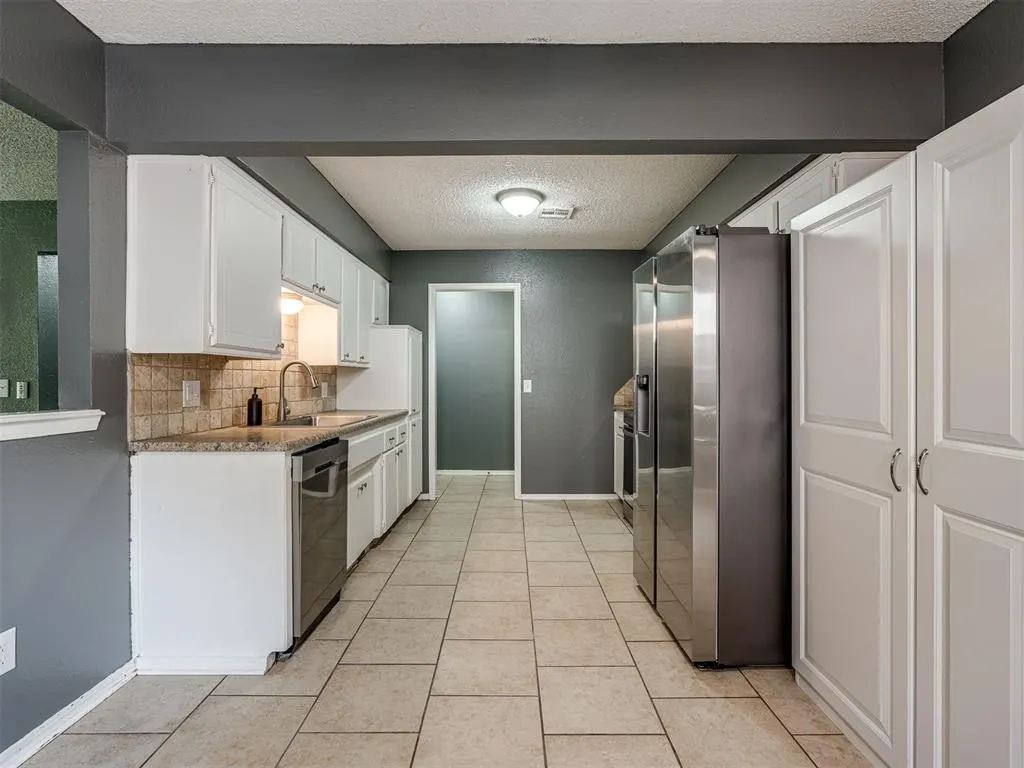 Photo 9 — 3805 Oak Valley Road, Oklahoma City, OK 73135