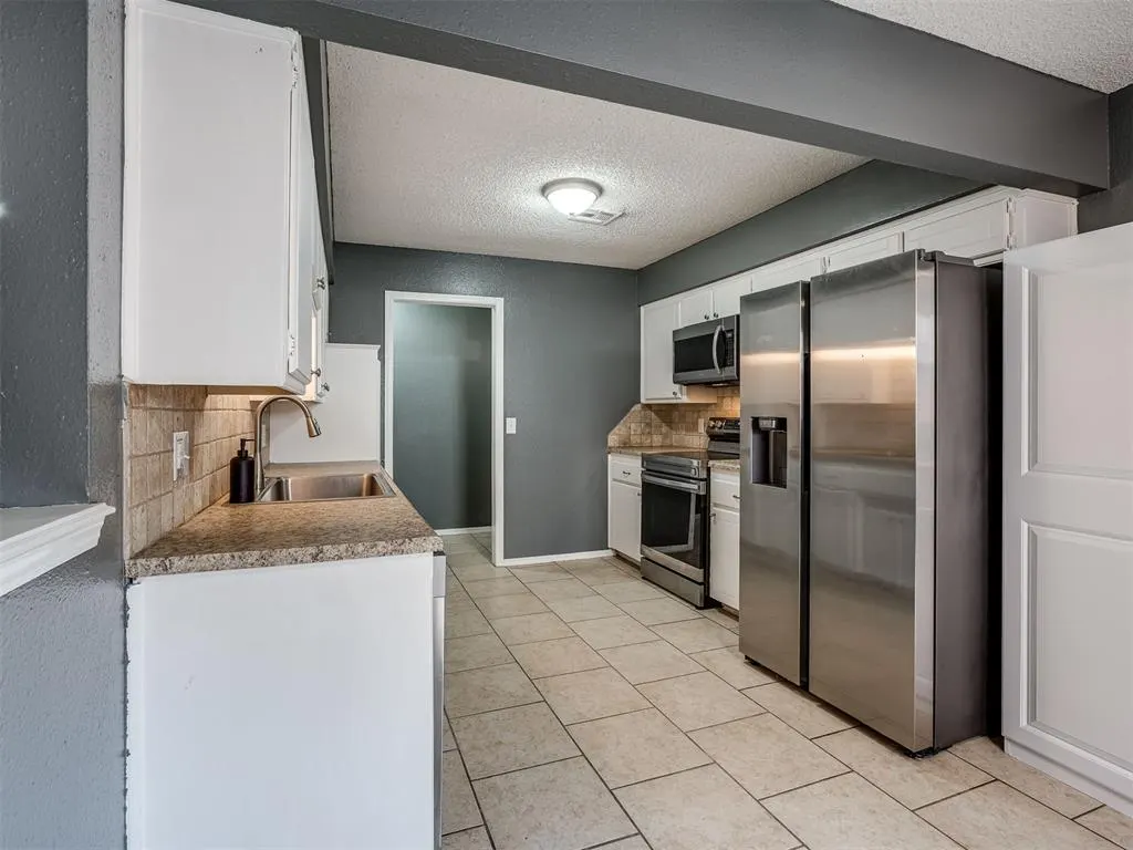 Photo 10 — 3805 Oak Valley Road, Oklahoma City, OK 73135