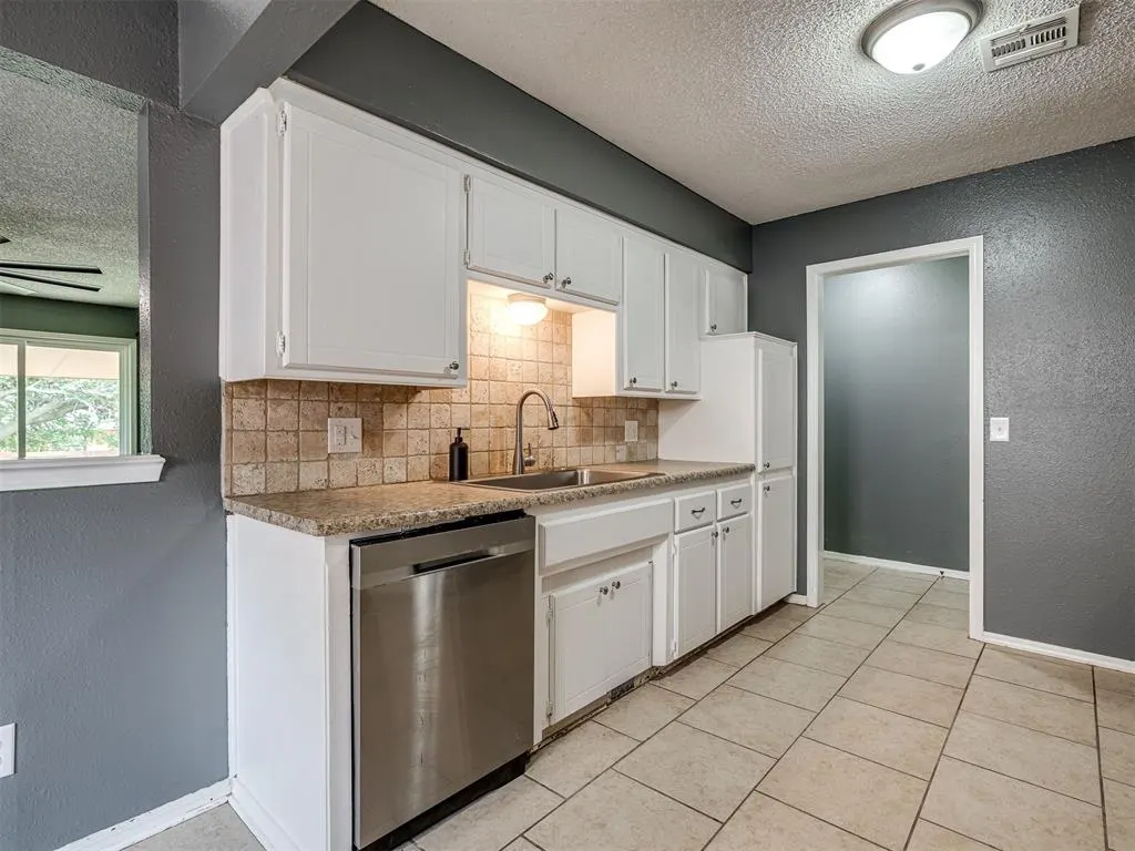 Photo 11 — 3805 Oak Valley Road, Oklahoma City, OK 73135