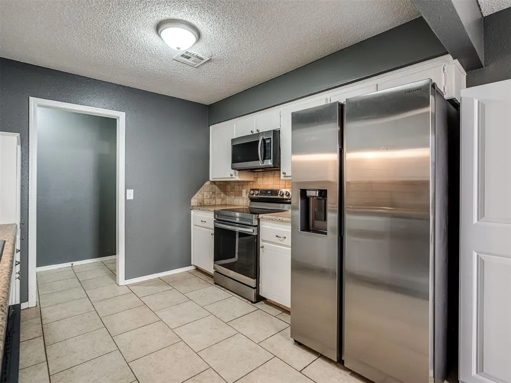 Photo 12 — 3805 Oak Valley Road, Oklahoma City, OK 73135