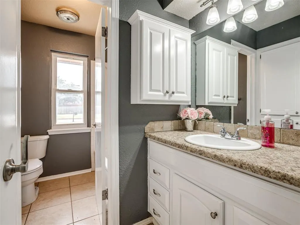 Photo 14 — 3805 Oak Valley Road, Oklahoma City, OK 73135