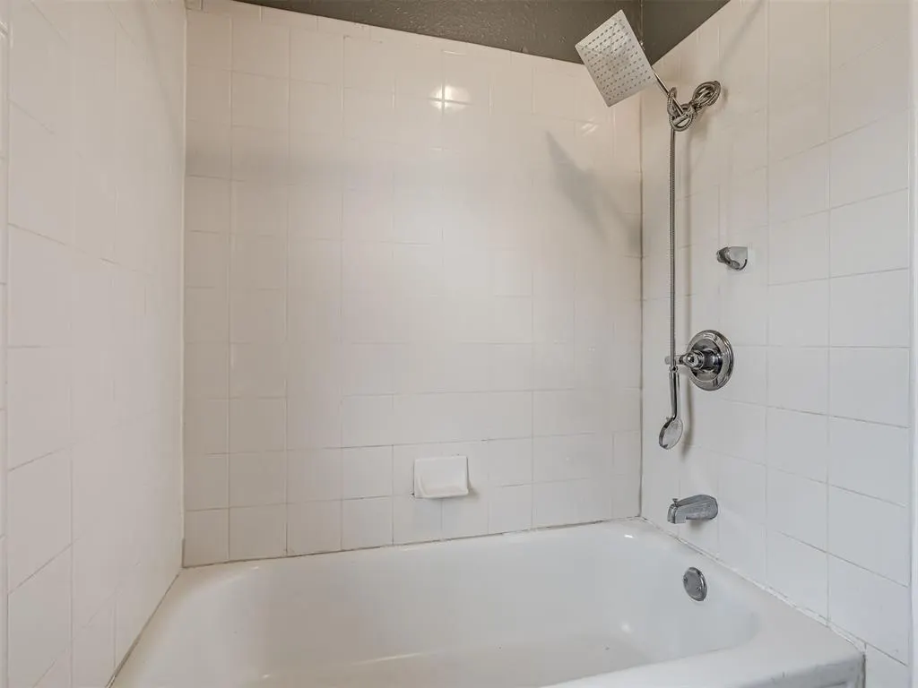 Photo 15 — 3805 Oak Valley Road, Oklahoma City, OK 73135