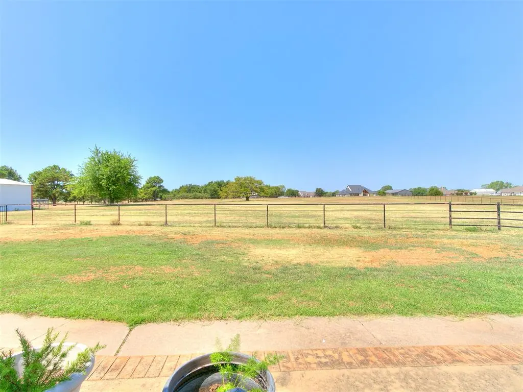 Photo 14 — 5401 Castle Ridge Drive, Mustang, OK 73064