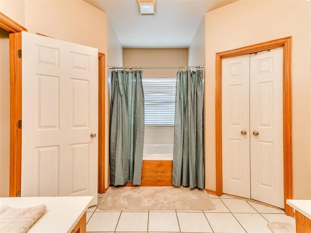 Photo 36 — 5401 Castle Ridge Drive, Mustang, OK 73064
