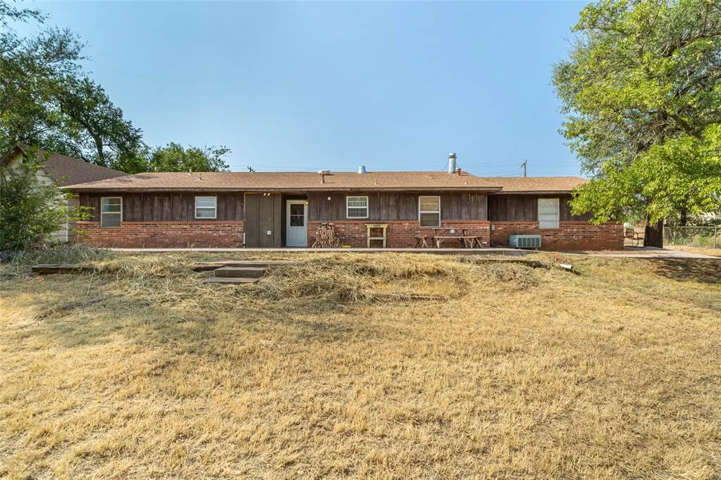 Front exterior — 903 B Street, Arapaho, OK 73620