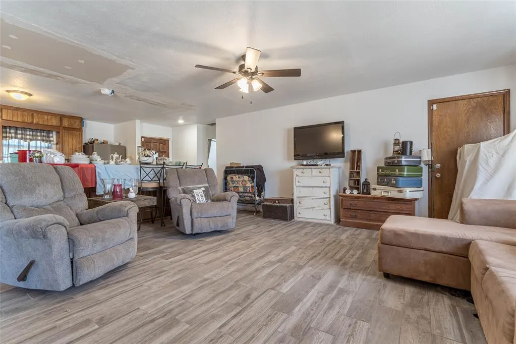 Photo 6 — 903 B Street, Arapaho, OK 73620