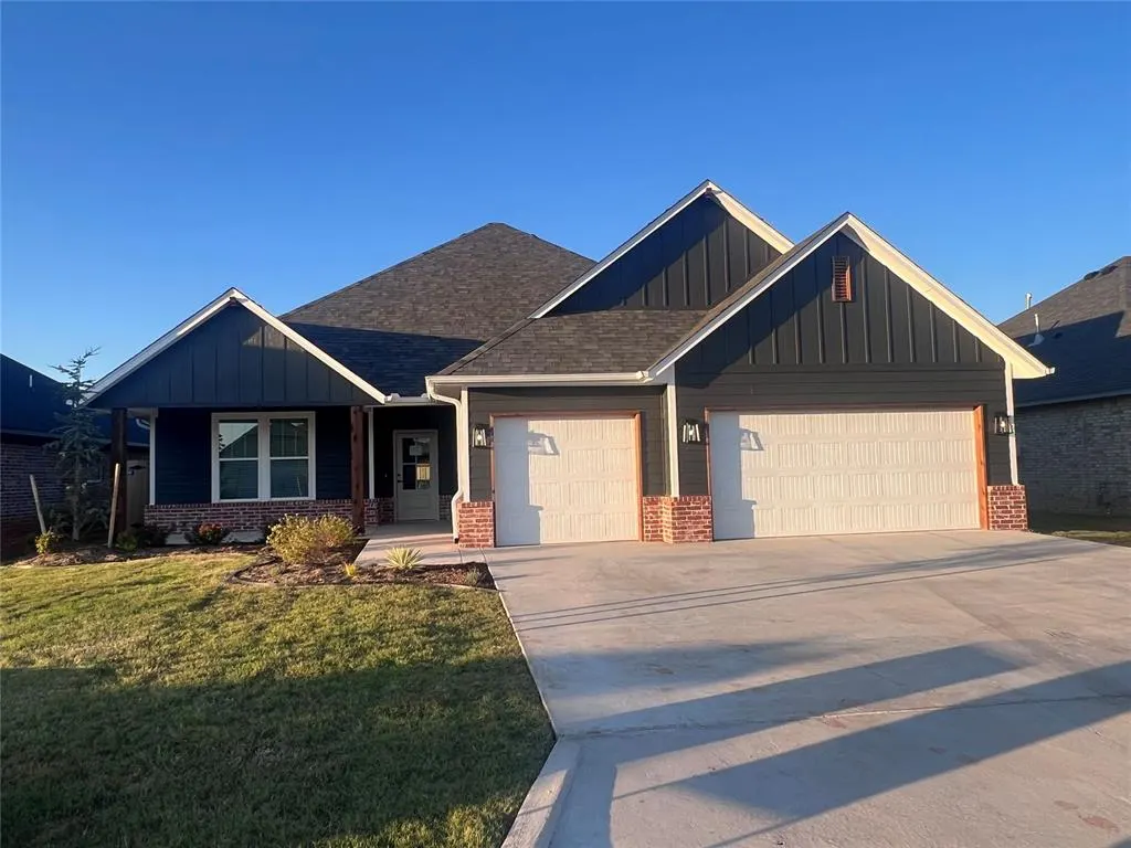 Front exterior — 208 Outlander Way, Shawnee, OK 74804