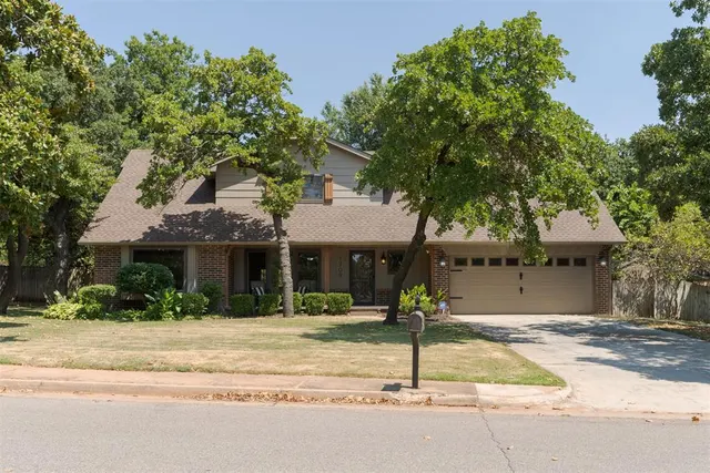 Front exterior — 1709 Thunderbird Boulevard, Edmond, OK 73013