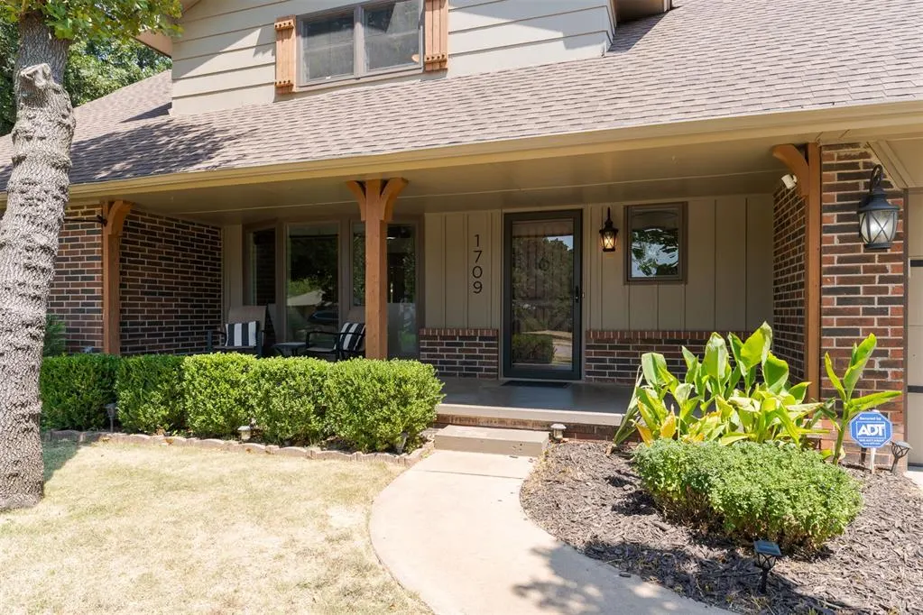 Photo 3 — 1709 Thunderbird Boulevard, Edmond, OK 73013