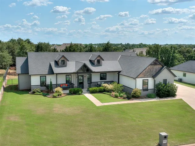 Photo 3 — 1940 Treviso Court, Edmond, OK 73034