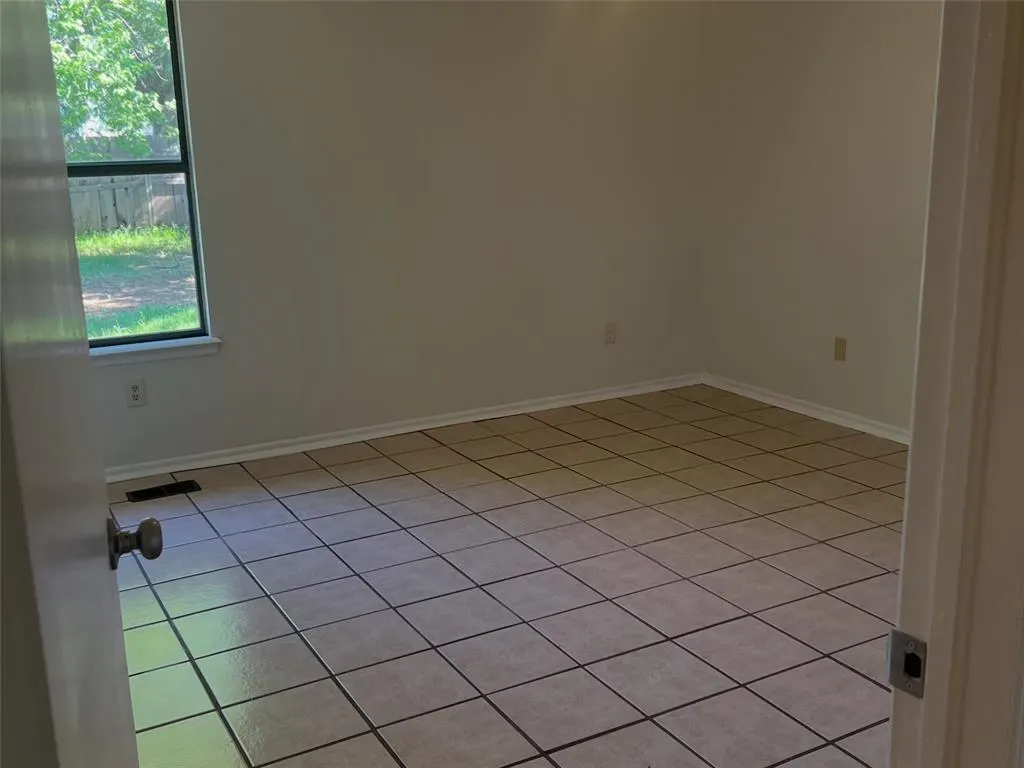 Photo 8 — 2123 Teresa Drive, Norman, OK 73071