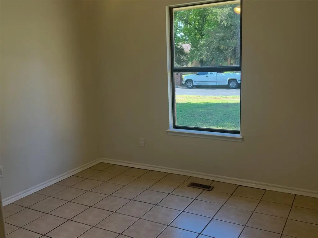 Photo 9 — 2123 Teresa Drive, Norman, OK 73071