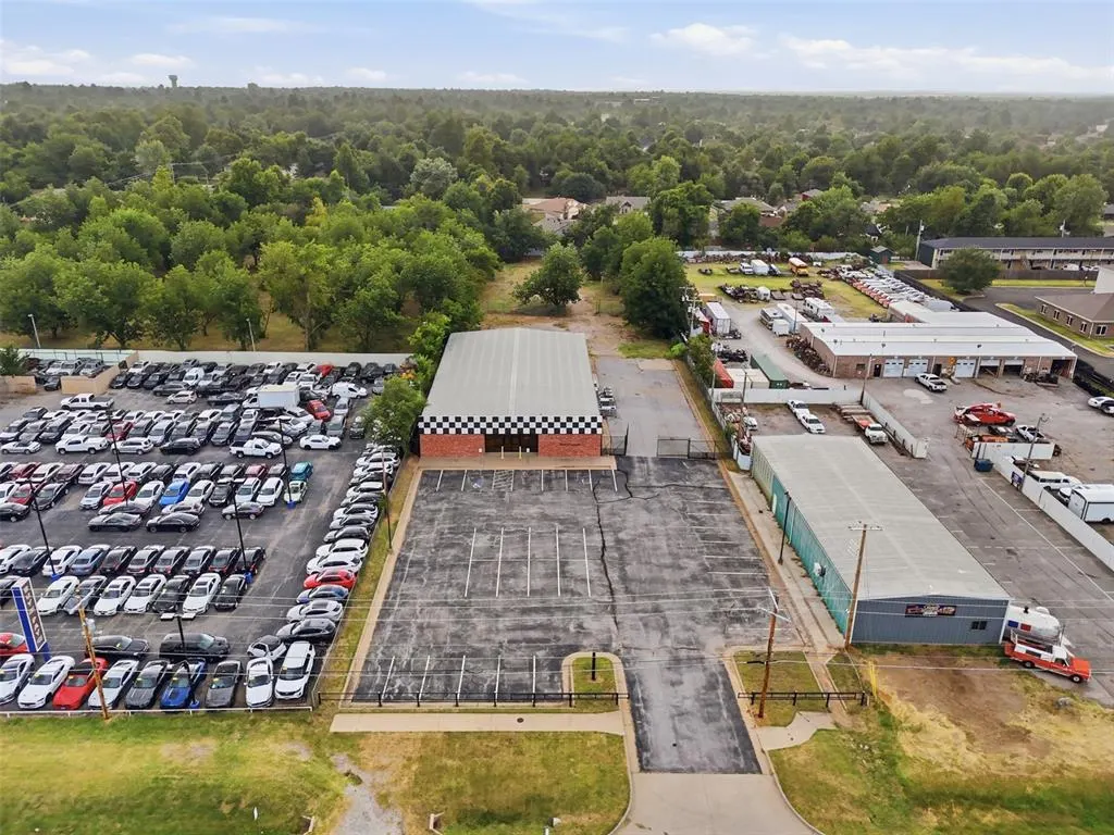 Photo 4 — 7820 NW 39th Expressway, Bethany, OK 73008