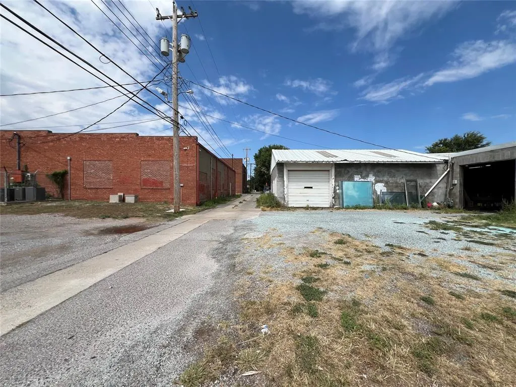 Photo 42 — 212 W Main Street, Anadarko, OK 73005