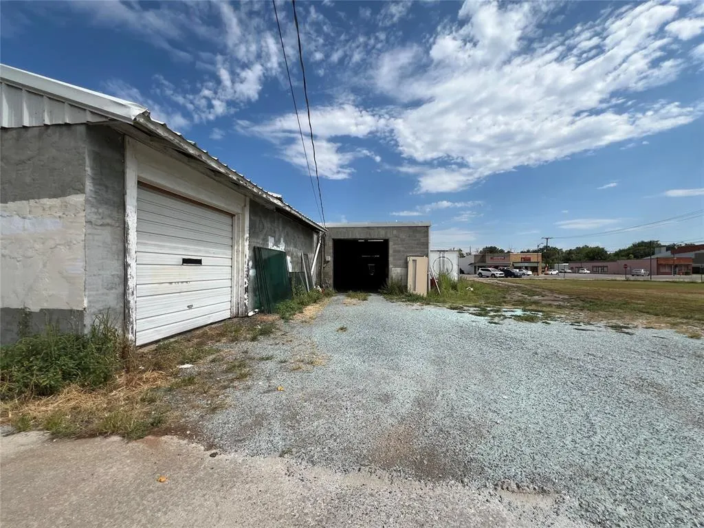 Photo 43 — 212 W Main Street, Anadarko, OK 73005