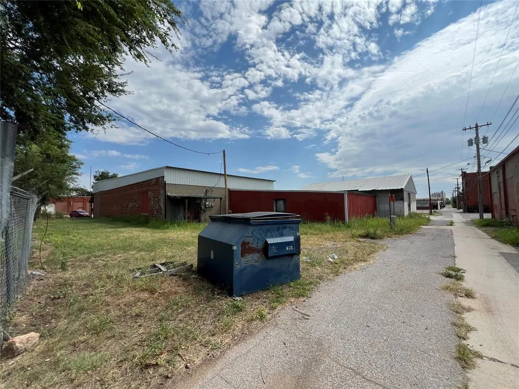 Photo 44 — 212 W Main Street, Anadarko, OK 73005