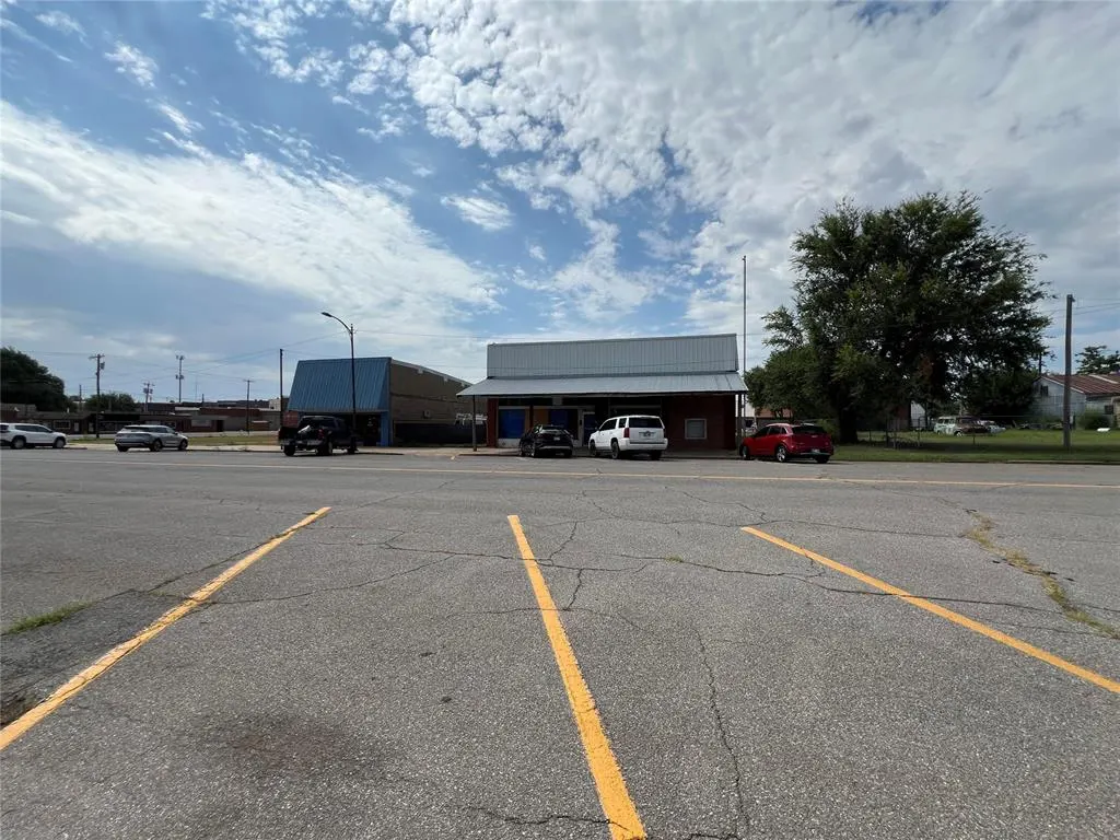 Photo 46 — 212 W Main Street, Anadarko, OK 73005