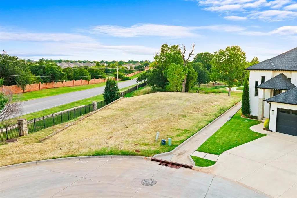 Front exterior — 465 Saint Claire Drive, Edmond, OK 73025