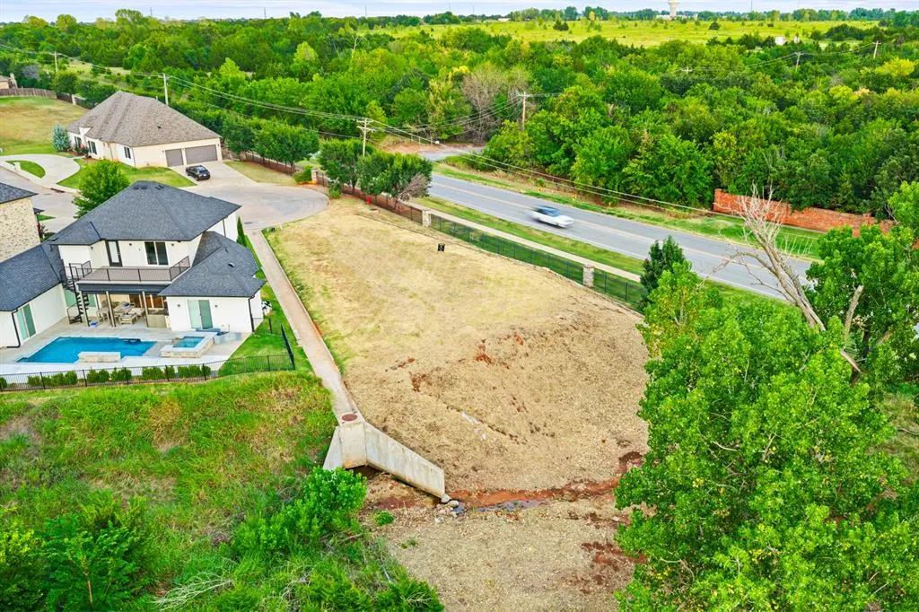 Photo 3 — 465 Saint Claire Drive, Edmond, OK 73025