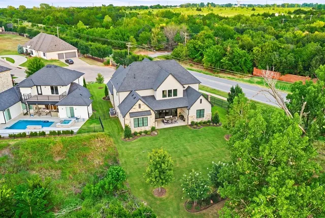 Photo 5 — 465 Saint Claire Drive, Edmond, OK 73025