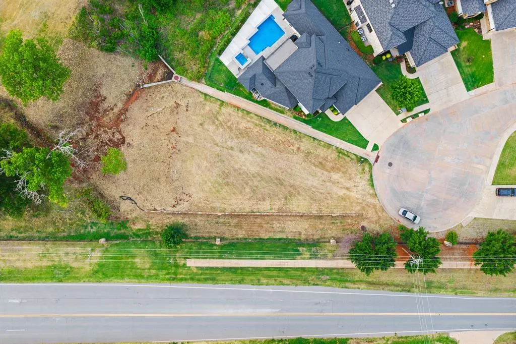 Photo 13 — 465 Saint Claire Drive, Edmond, OK 73025