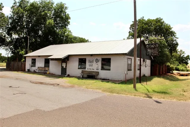 Photo 2 — 100 S First Street, Cheyenne, OK 73628