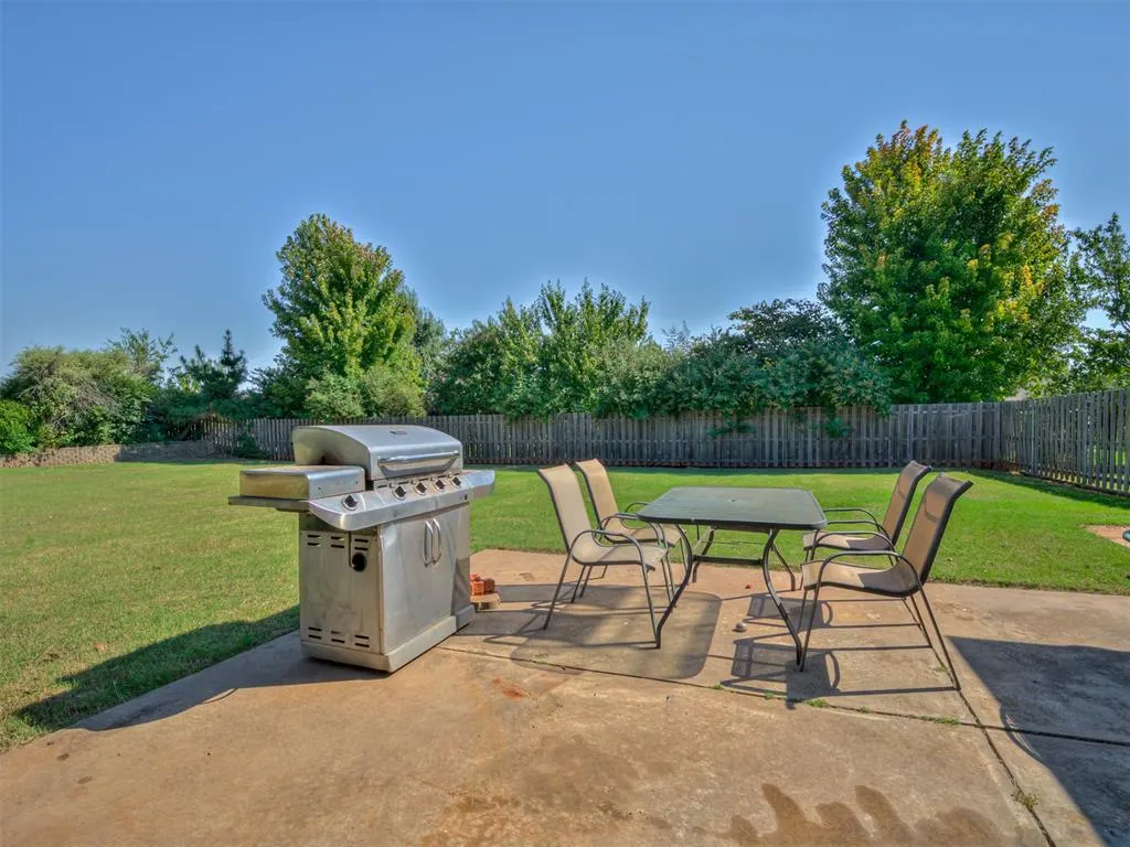 Photo 6 — 1423 E Twin Brook Terrace, Mustang, OK 73064