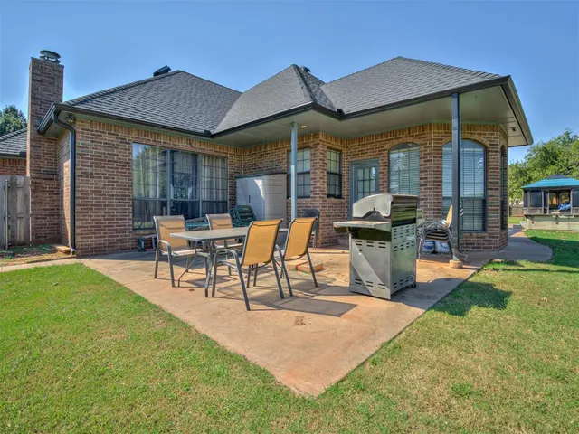 Photo 7 — 1423 E Twin Brook Terrace, Mustang, OK 73064