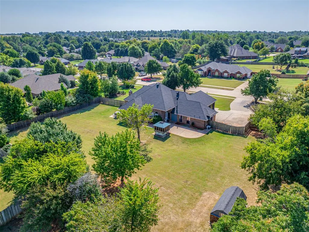 Photo 12 — 1423 E Twin Brook Terrace, Mustang, OK 73064