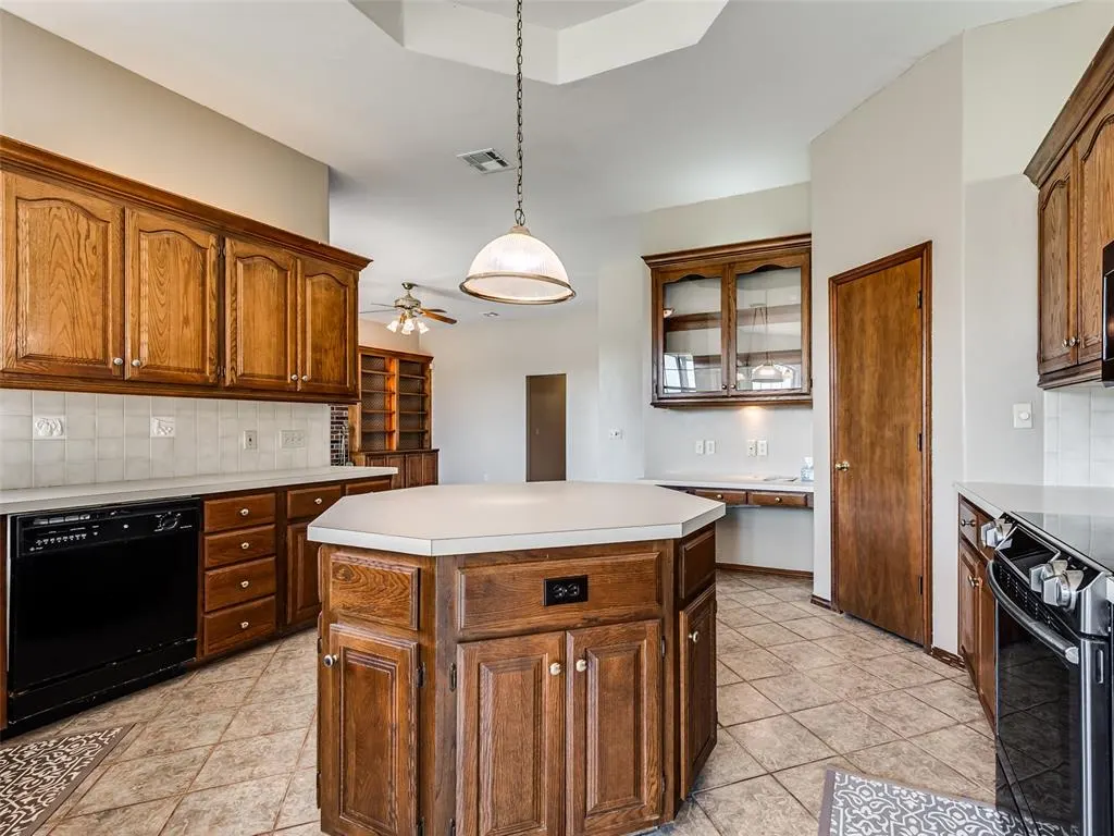 Photo 27 — 1423 E Twin Brook Terrace, Mustang, OK 73064