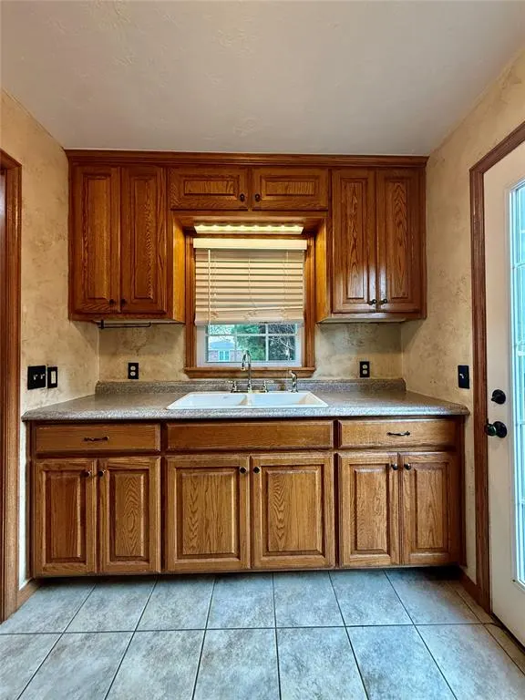 Photo 6 — 2128 Carlisle Road, Oklahoma City, OK 73120