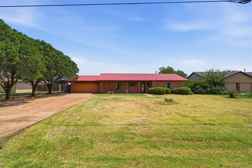 Front exterior — 3300 N Park Lane, Altus, OK 73521