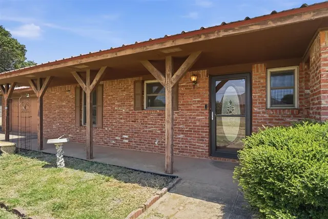 Photo 4 — 3300 N Park Lane, Altus, OK 73521