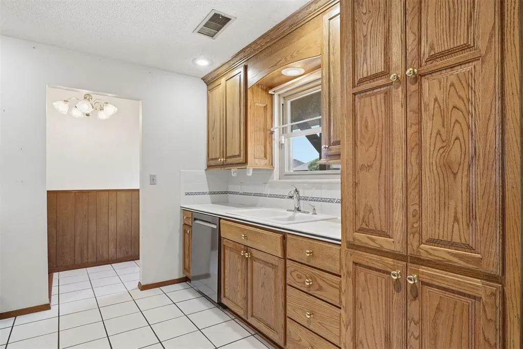 Photo 11 — 3300 N Park Lane, Altus, OK 73521